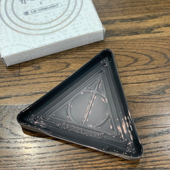Le Creuset Other - New Le Creuset x Harry Potter Deathly Hallows Spoon Rest Oyster